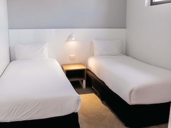 Family Suite (1 Queen Bed and 2 Single Beds)