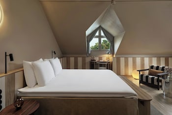 Deluxe Room, 1 King Bed