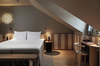 Deluxe Room, 1 King Bed