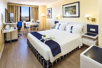 Standard Room, 2 Double Beds, City View