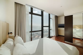 Family Room, Connecting Rooms (3AD+1CH)