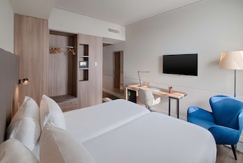 Family Room, Connecting Rooms (3AD+1CH)