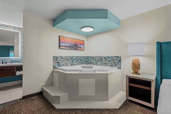 Standard Room, 1 King Bed, Non Smoking, Hot Tub