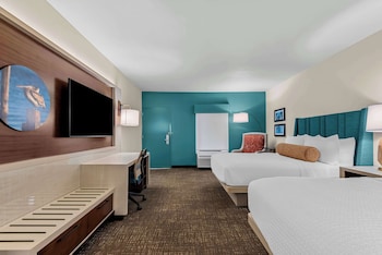 Suite, 2 Queen Beds, Non Smoking, Refrigerator & Microwave (Larger Room)