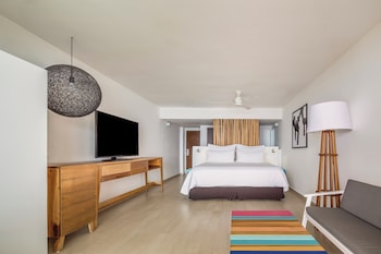 Deluxe Room, 1 King Bed, Non Smoking, Ocean View