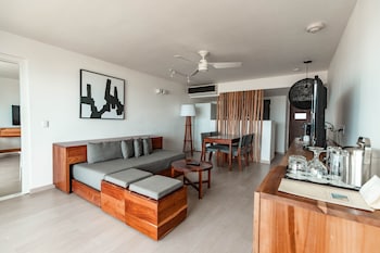 Honeymoon Suite