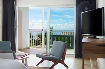 Deluxe Room, 1 King Bed, Non Smoking, Ocean View