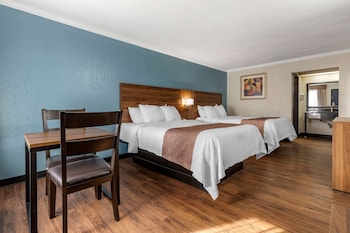 Standard Room, 2 Queen Beds, Non Smoking