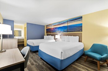 Room, 2 Queen Beds, Non Smoking