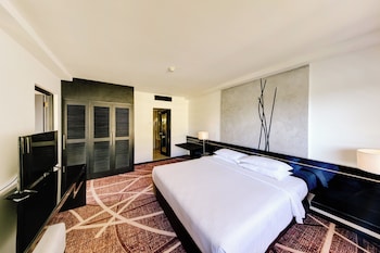 Cilantro Suite with Lounge Access