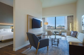 Executive Suite, 1 King Bed with Sofa bed