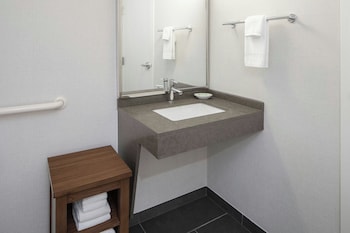 Room, 1 King Bed, Hearing Accessible (Accessible Bathtub)