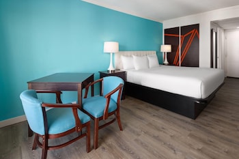 Room, 1 King Bed with Sofa bed, Non Smoking, Partial Sea View