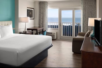 Room, 1 King Bed, Non Smoking, Partial Ocean View