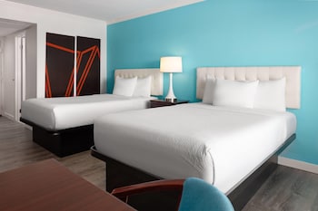 Room, 2 Double Beds, Non Smoking, Partial Ocean View