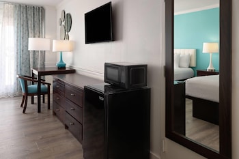 Room, 1 King Bed, Non Smoking, Oceanfront