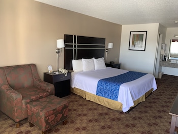 Standard Room, 1 King Bed, Smoking