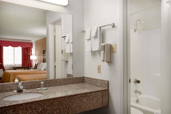 Room, 1 King Bed, Accessible, Non Smoking (Mobility,Tub w/Grab Bars)