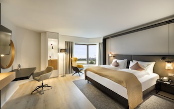 Premium Room, 1 King Bed, River View