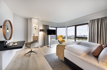 Premium Room, 1 King Bed, River View