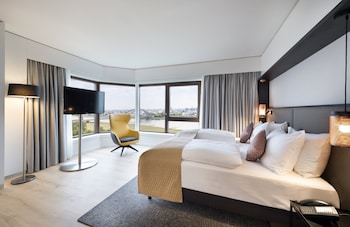 Premium Room, 1 King Bed, River View