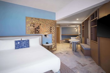Executive Suite, 1 King Bed - Non-smoking