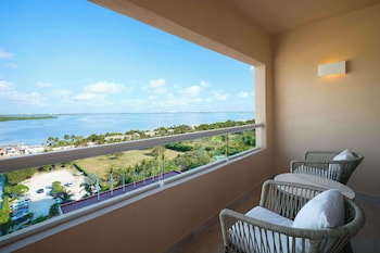 Superior Lagoon View, 1 King bed or 2 Double Beds, Non-Smoking