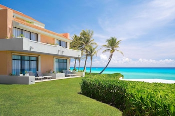 Three Bedroom Villa with Two King Beds and Two Double Beds - Non-Smoking
