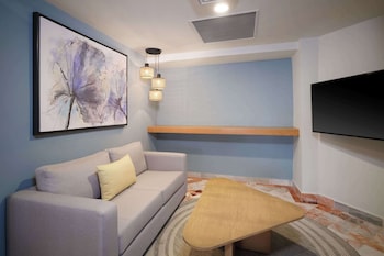 Executive Suite, 1 King Bed - Non-smoking