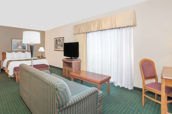 1 Queen Bed Penthouse Suite - BiLevel