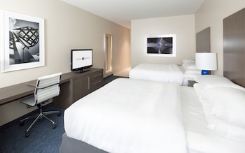 Room, 2 Queen Beds, Accessible, Bathtub