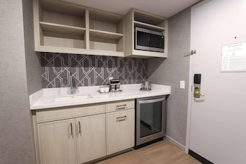 Suite, 1 King Bed, Non Smoking (Whirlpool)