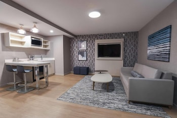Suite, 1 King Bed with Sofa bed, Non Smoking