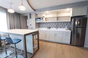 Suite, 1 Bedroom, Non Smoking, Kitchen (1 Bedroom)