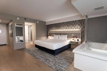 Suite, 1 King Bed, Non Smoking (Whirlpool)
