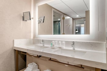 Suite, 1 King Bed, Non Smoking (Accessible)