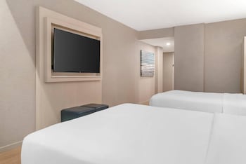 Room, 2 Queen Beds, Accessible, Non Smoking