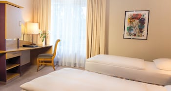 Standard Twin Room (Streetview)