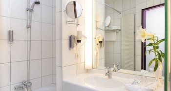 Standard Twin Room (Streetview)