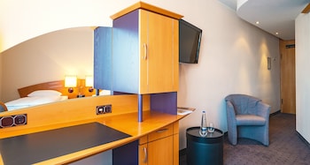 Standard Twin Room (Streetview)