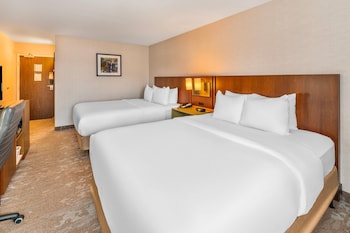 Room, 2 Queen Beds, Non Smoking, Top Floor No Pets