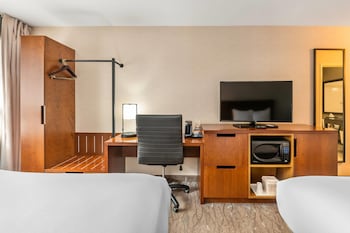 Room, 2 Queen Beds, Non Smoking, Top Floor No Pets