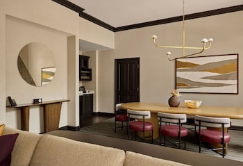 Suite (Mount Powell)