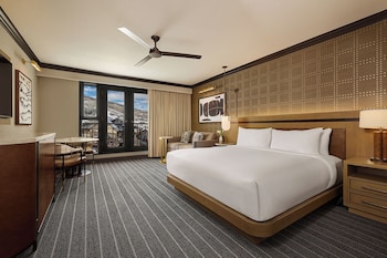Room, 1 King Bed (Village Slope)