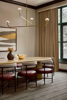 Suite (Mount Powell)