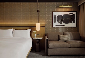 Room, 1 King Bed (Village Slope)