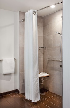 Room, 2 Queen Beds, Accessible (Roll-in Shower)