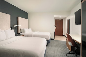 Room, 2 Queen Beds, Hearing Accessible (Roll-in Shower)