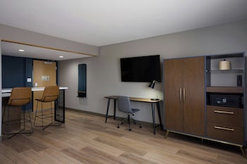 Deluxe Room, 1 King Bed