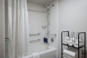 Standard Room, 2 Queen Beds (Hearing Accessible)